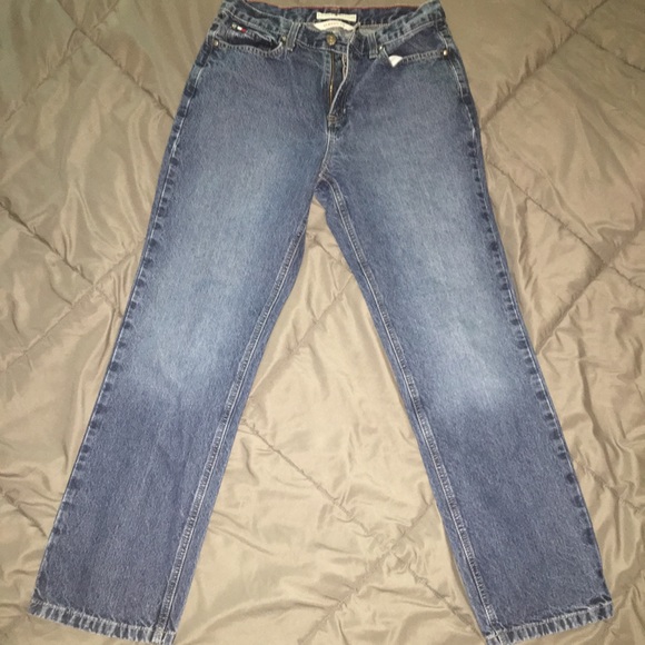 Classic Fit Tommy Hilfiger Jeans - Picture 2 of 5